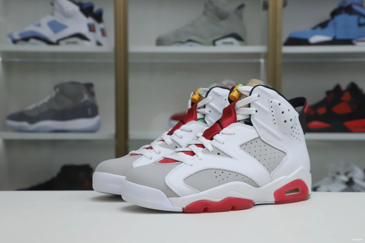 NEUTRAL GREY JORDAN RETRO 6 AIR 1030